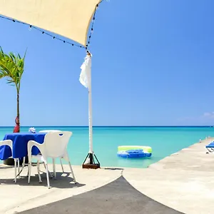 Beach Front Aparthotel Ocho Rios