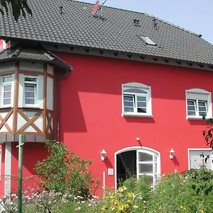 Fraenkischer Lutz Guest house Giebelstadt